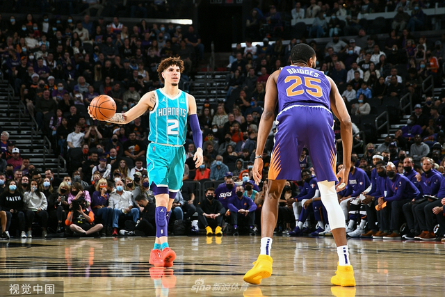 通过积极的 通过积极的