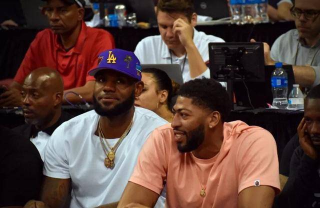 从品牌与更 从品牌与更